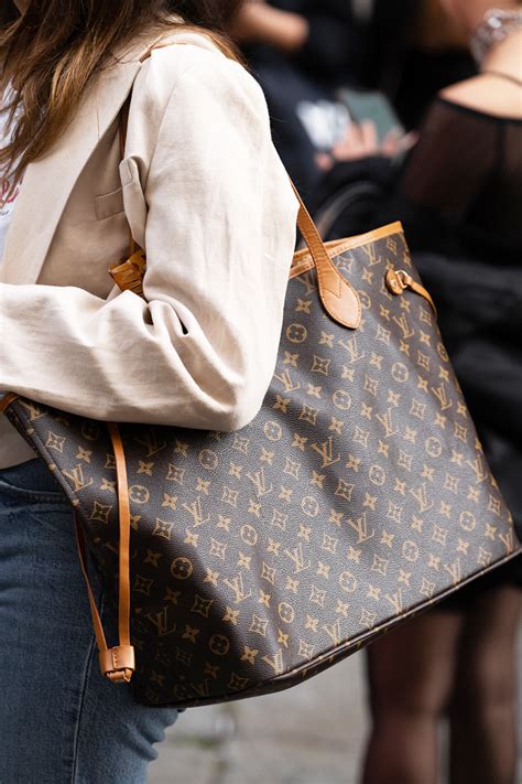 lv neverfull gm look|neverfull gm price.